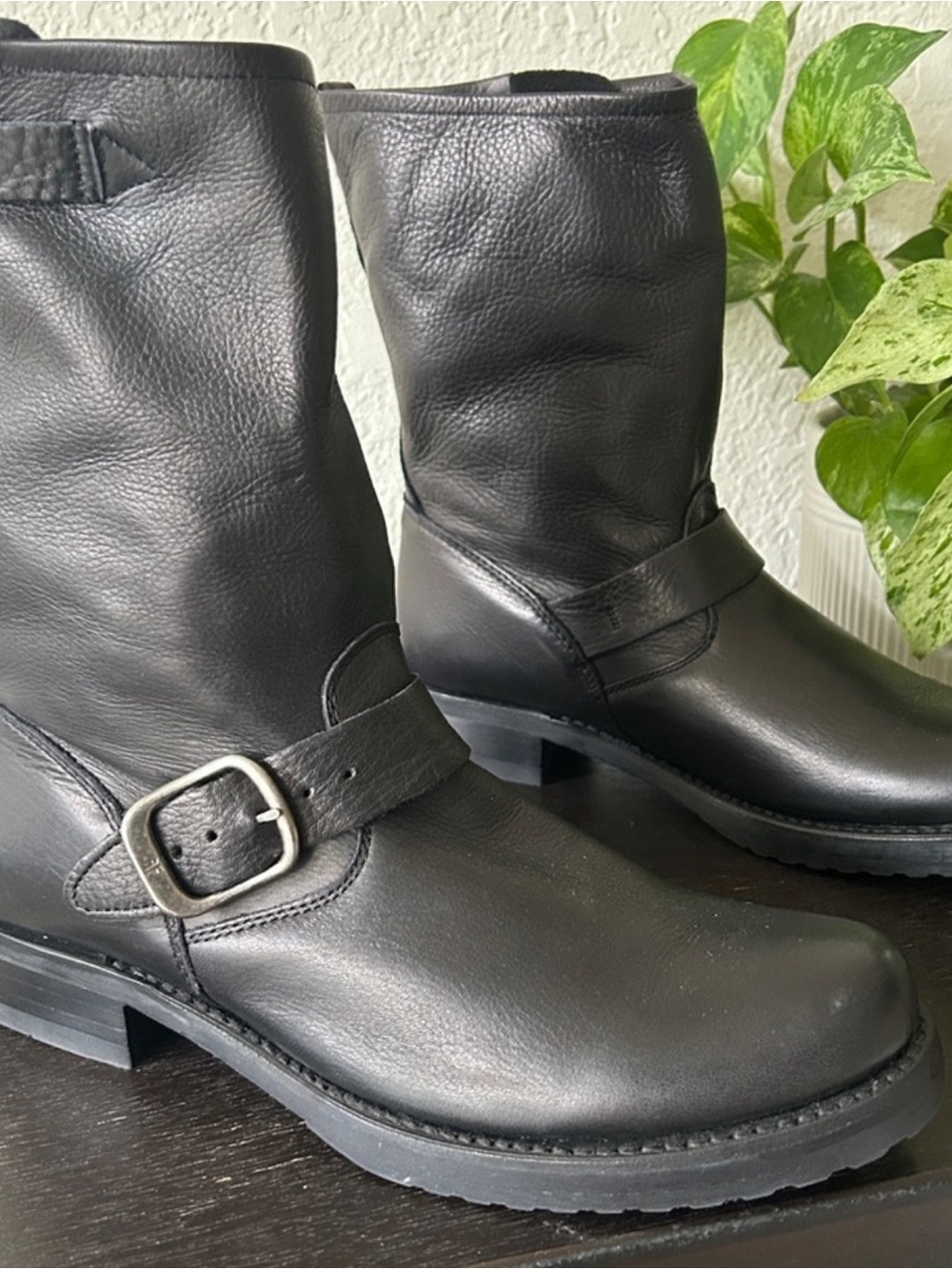 Frye Veronica Short Boots New Without Tags Never Worn Size 9